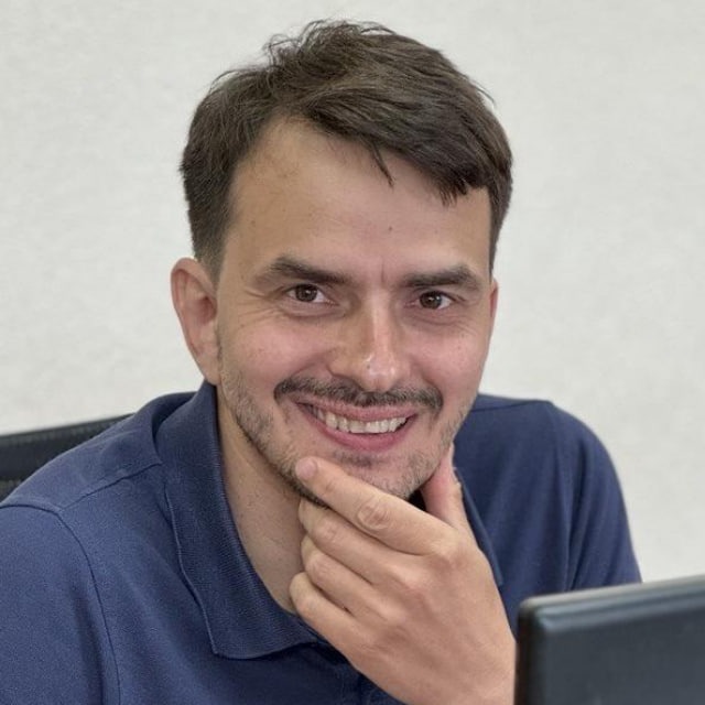 Александр Волков