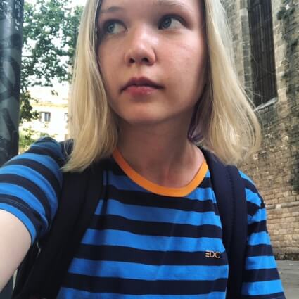Женя Исакова